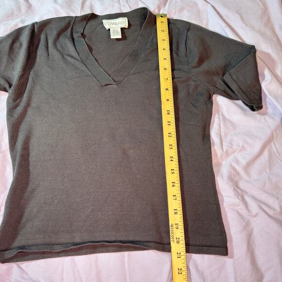 Edward Women's sz Large Silk Blend Short Sleeve Gray Knit Top Fall Office Casual - Picture 6 of 6